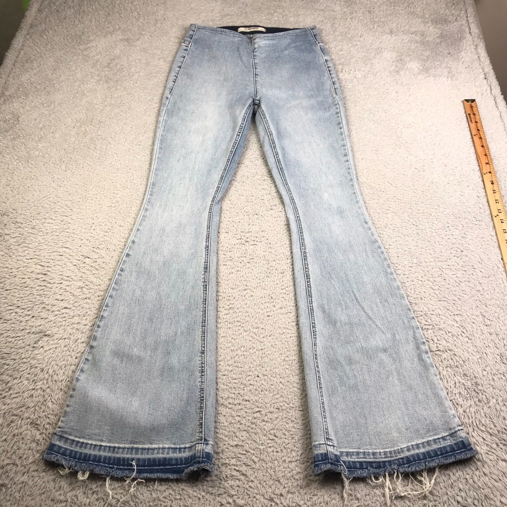 Rock & Roll Cowgirl Bargain Bell Jeans Women 28 (27x33) Pull On Flare Light Wash